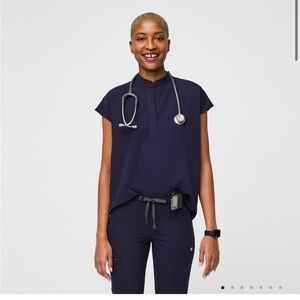 Figs Rafaela Oversized Scrub Top smal